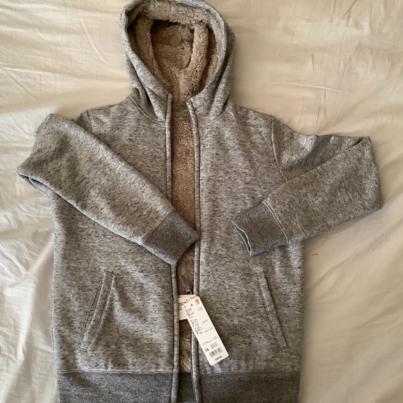 Uniqlo Zip Up Hoodie with fur inside - Picture 1 of 4